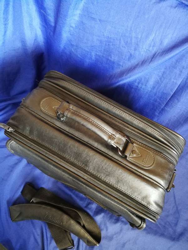 Targus Professional Black Leather Laptop Bag- Brief Case combo OCU2 Dual laptop Compartment