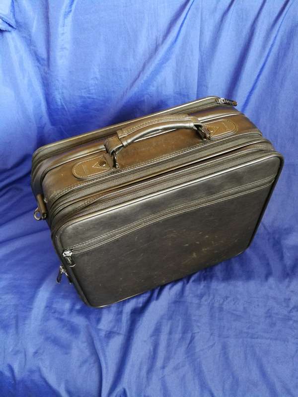 Targus Professional Black Leather Laptop Bag- Brief Case combo OCU2 Dual laptop Compartment