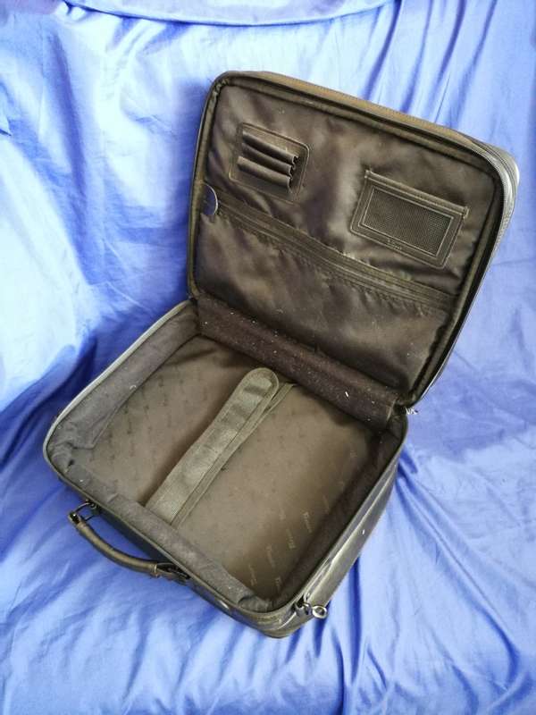 Targus Professional Black Leather Laptop Bag- Brief Case combo OCU2 Dual laptop Compartment