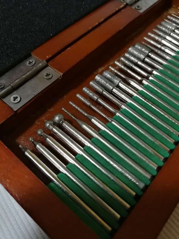 30 Piece Diamond Coated Burr Drill Set with 3mm Shank. Wood case