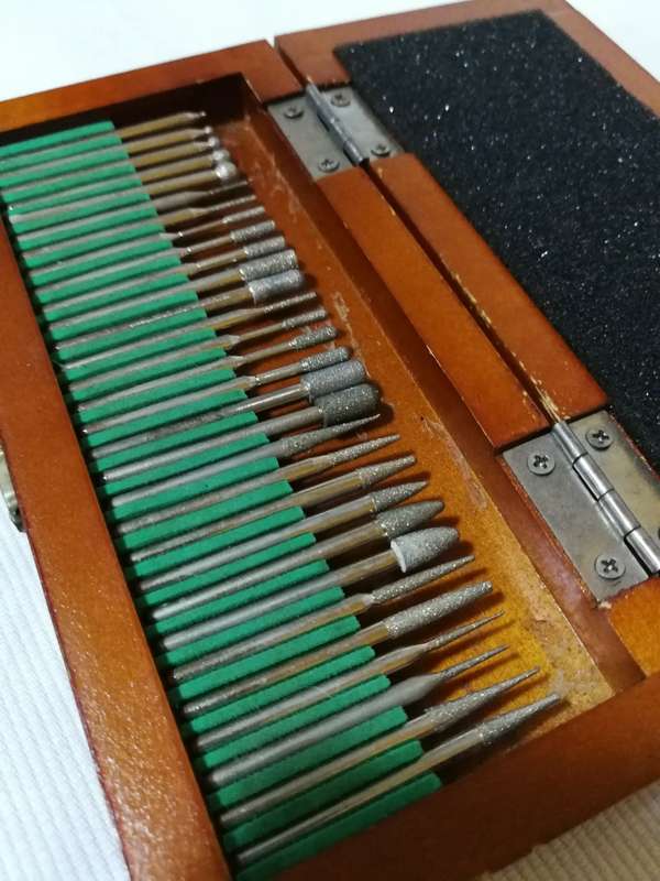 30 Piece Diamond Coated Burr Drill Set with 3mm Shank. Wood case