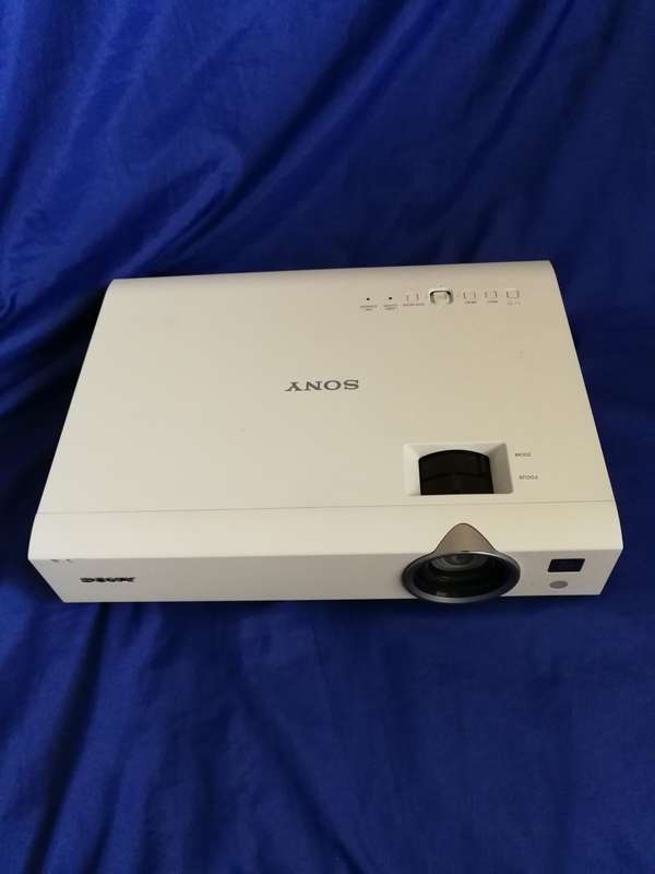 Sony VPL-DX120 HDMI 2600 Lumens XGA Mobile Projector. Screen size 30 to 300(0.76 m to 7.62 m)