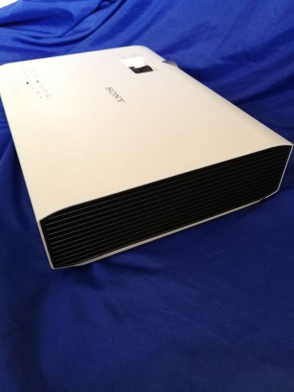 Sony VPL-DX120 HDMI 2600 Lumens XGA Mobile Projector. Screen size 30 to 300(0.76 m to 7.62 m)