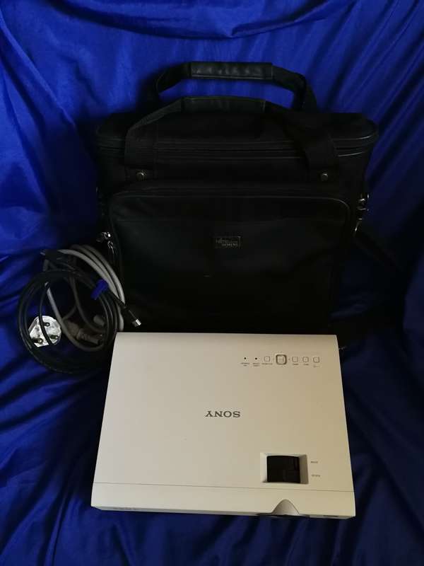 Sony VPL-DX120 HDMI 2600 Lumens XGA Mobile Projector. Screen size 30 to 300(0.76 m to 7.62 m)