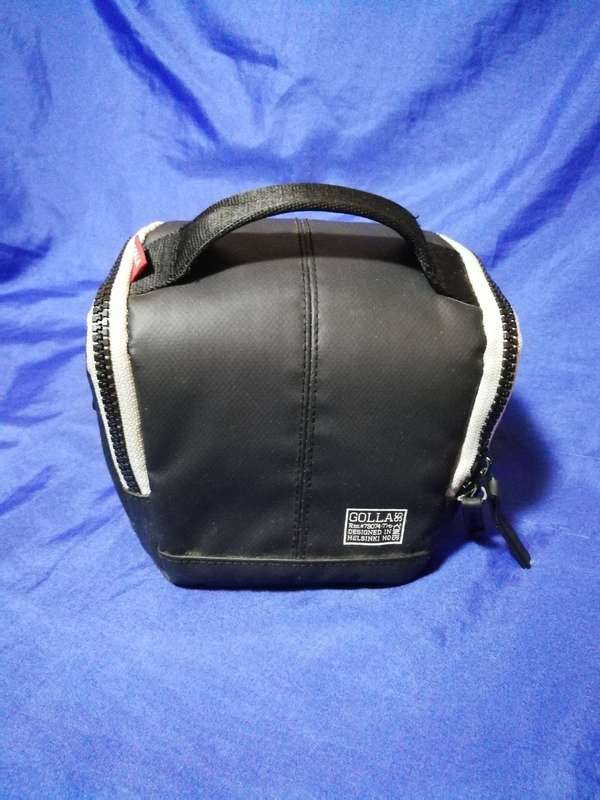 Golla Sling Bag with handle (Small) for mirrorless camera