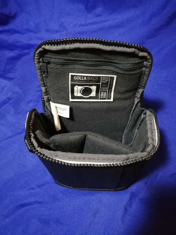 Golla Sling Bag with handle (Small) for mirrorless camera