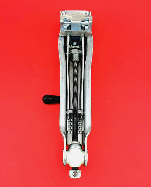 VW/ Audi jack- Original. Aircraft aluminium, only in sport models due to light weight.