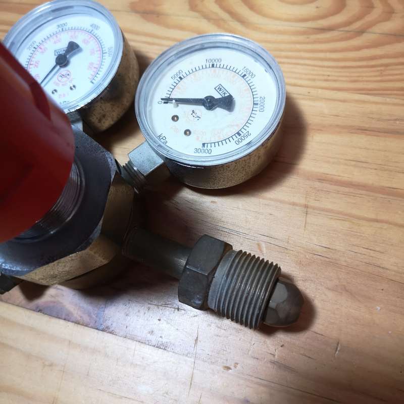 Afrox Scientific gas regulator- Scientific regulators are suitable up to purity 5.0 (99.99%)