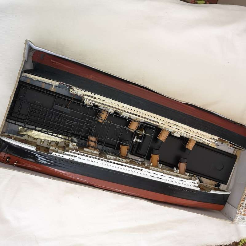 Titanic Model- Academy r.m.s. titantic 1/400 scale plastic model kit