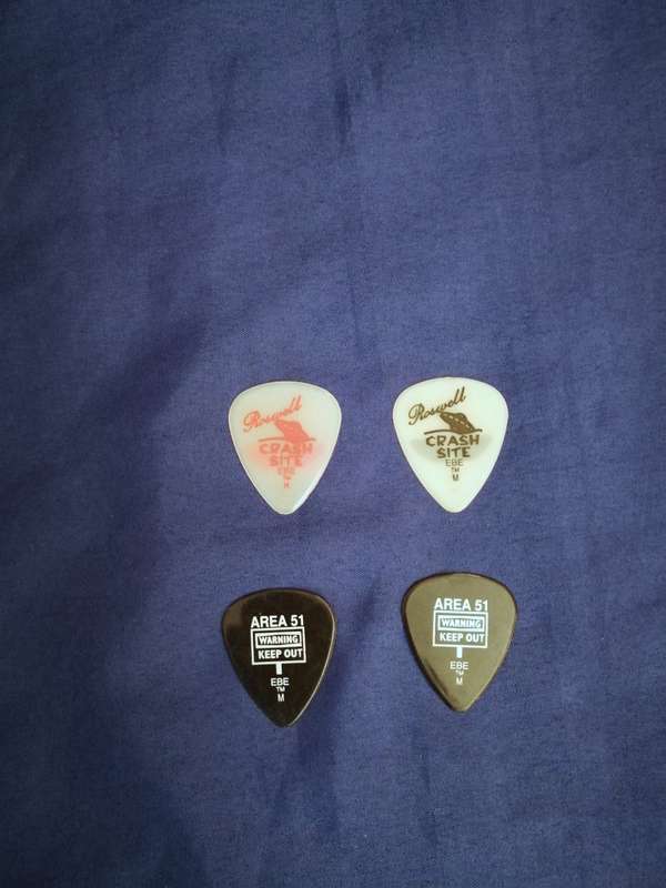 COLLECTORS SERIES ROSWELL CRASH SITE GUITAR PLECTRUM- Vintage