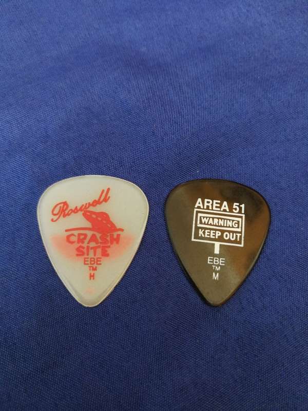COLLECTORS SERIES ROSWELL CRASH SITE GUITAR PLECTRUM- Vintage