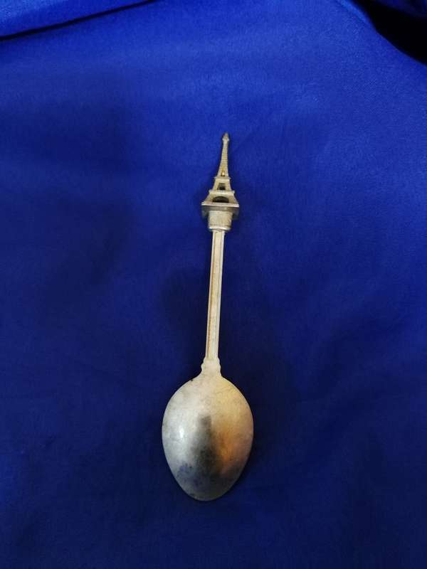 EIFFEL Tower PARIS FRANCE Souvenir Collector Spoon Vintage Collectible. Rare Find