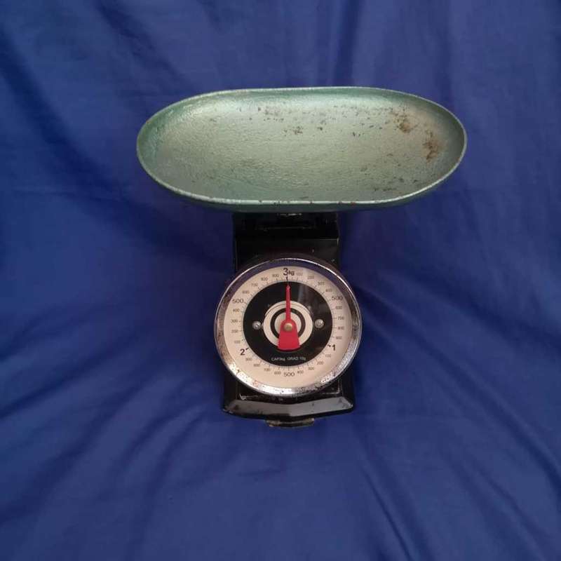 Vintage mechanical kitchen scale