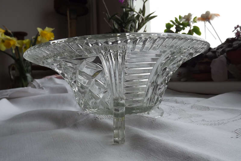 Beautiful footed glass fruit bowl. Vintage