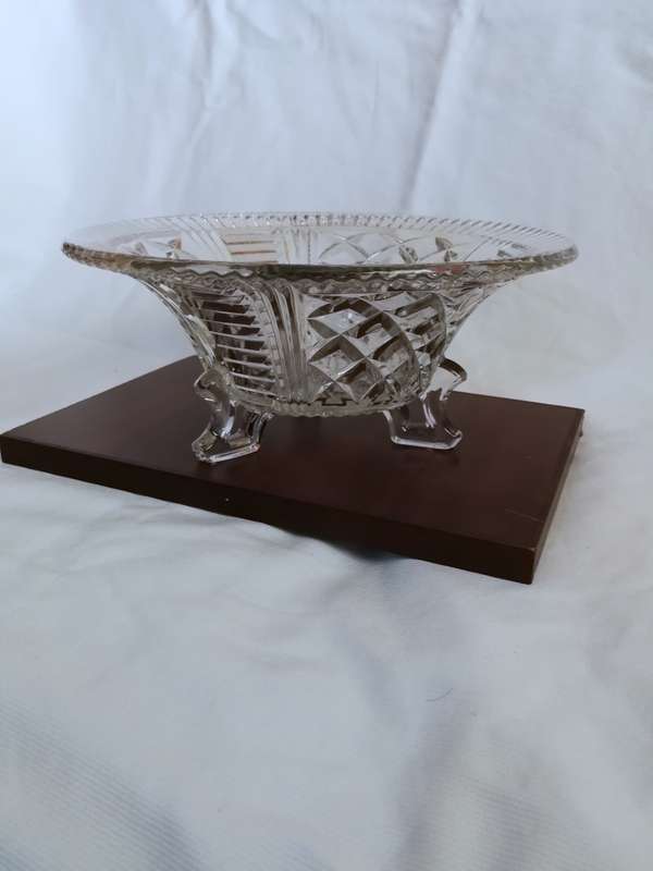 Beautiful footed glass fruit bowl. Vintage