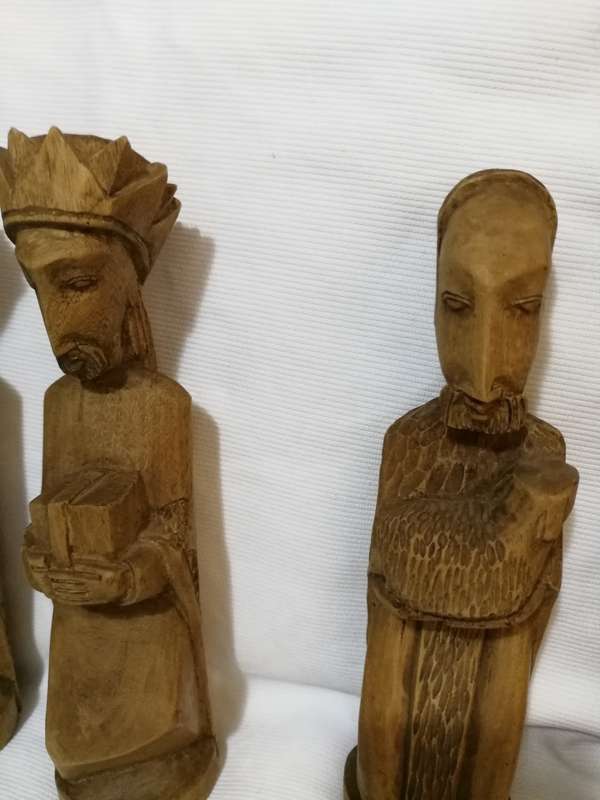 Vintage stunning wood carved figurines (6)- Origin unknown