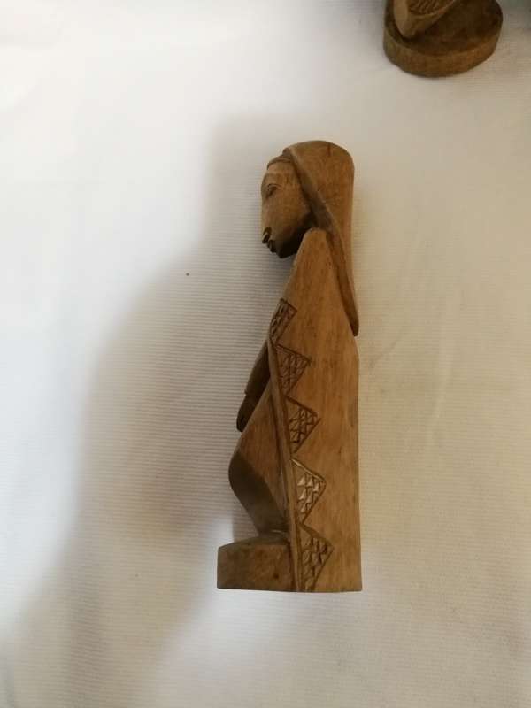 Vintage stunning wood carved figurines (6)- Origin unknown