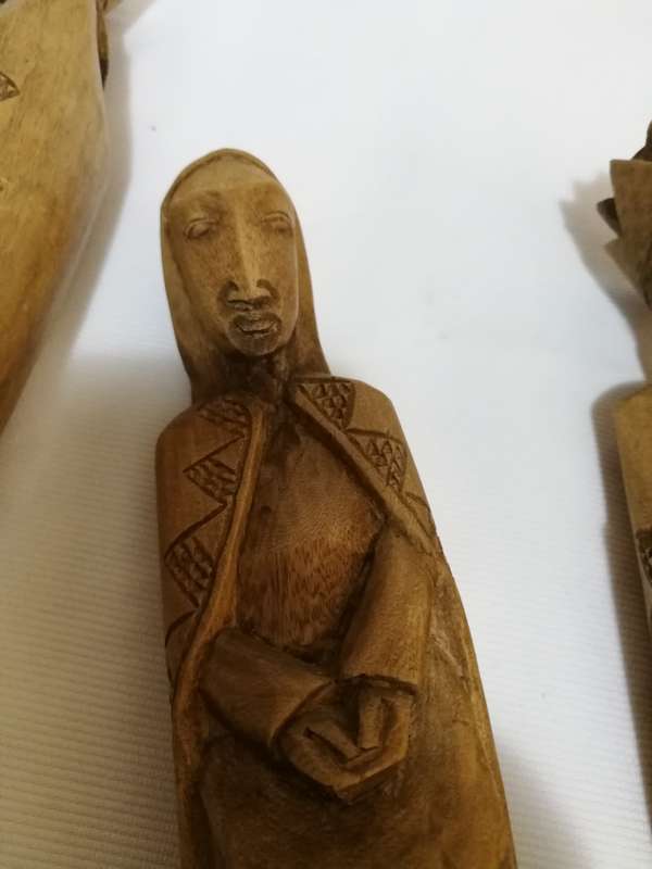 Vintage stunning wood carved figurines (6)- Origin unknown