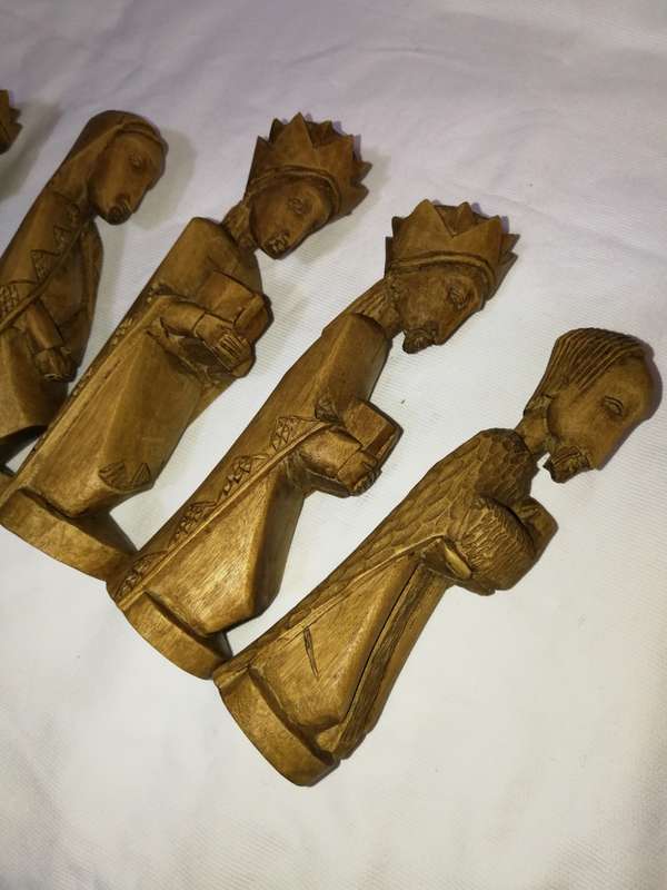 Vintage stunning wood carved figurines (6)- Origin unknown