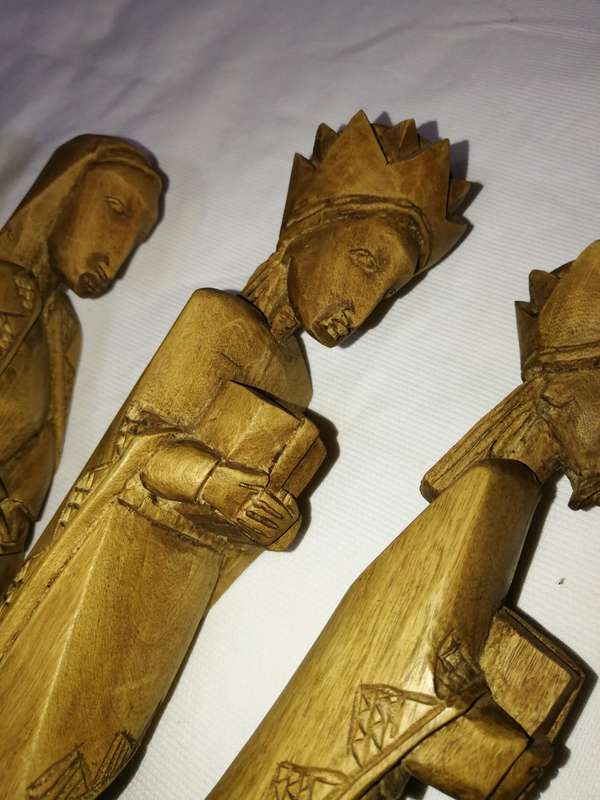 Vintage stunning wood carved figurines (6)- Origin unknown