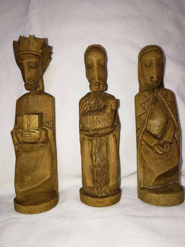 Vintage stunning wood carved figurines (6)- Origin unknown