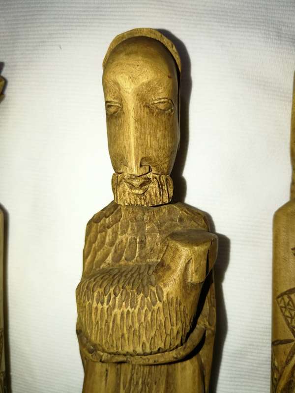 Vintage stunning wood carved figurines (6)- Origin unknown