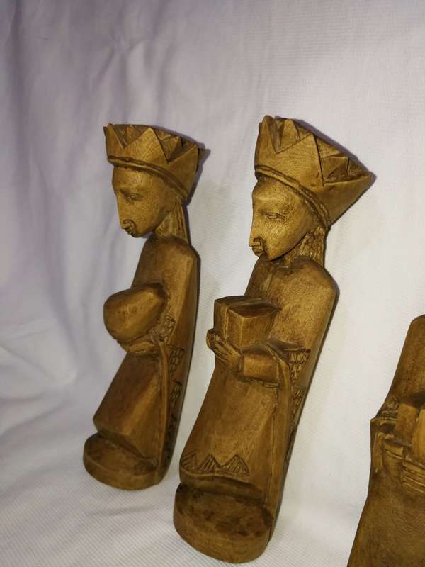 Vintage stunning wood carved figurines (6)- Origin unknown