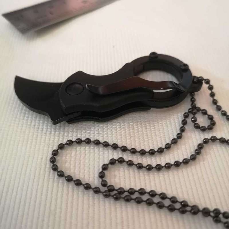 Eagle Claw Knife with around the neck chain. Unused