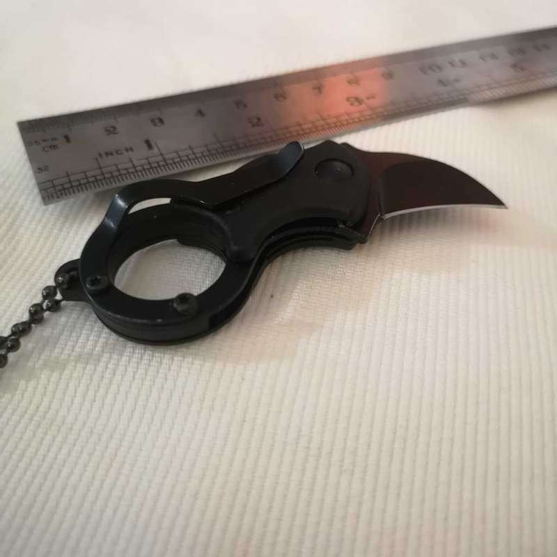 Eagle Claw Knife with around the neck chain. Unused