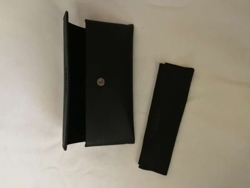 GUESS Soft Shell Black Leather glasses case with original lens cloth.