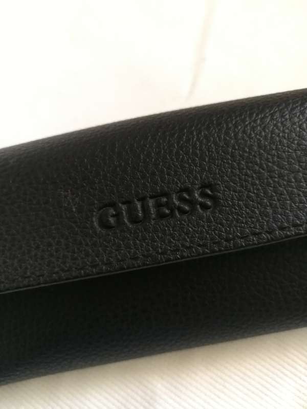 GUESS Soft Shell Black Leather glasses case with original lens cloth.