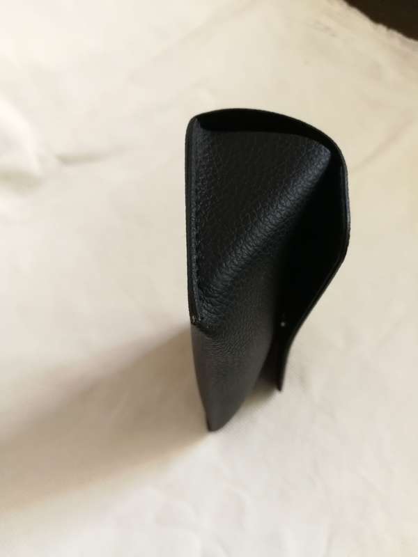 GUESS Soft Shell Black Leather glasses case with original lens cloth.