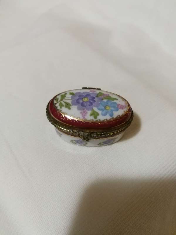 Vintage Porcelain Hinged Oval Floral Trinket/ Pill Box
