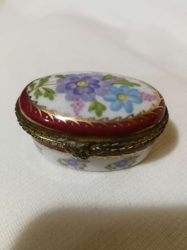 Vintage Porcelain Hinged Oval Floral Trinket/ Pill Box