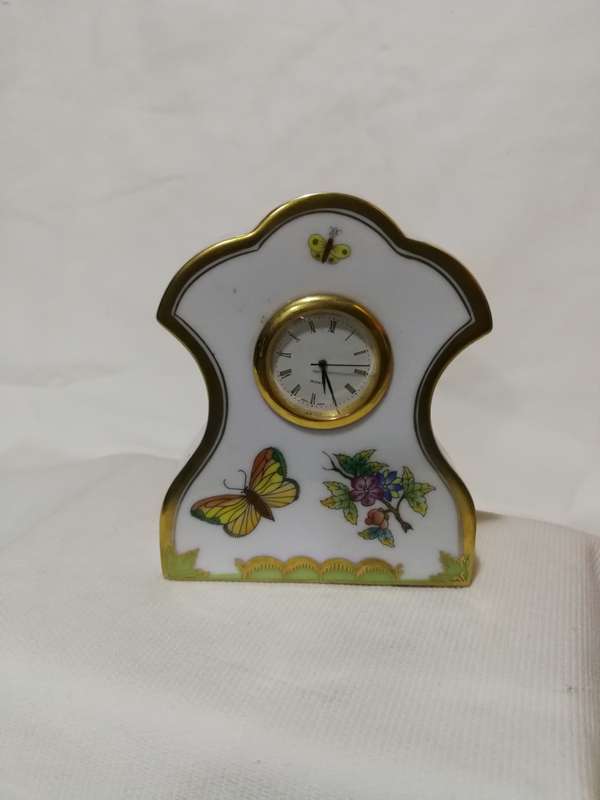 HEREND PORCELAIN HANDPAINTED QUEEN VICTORIA TABLE CLOCK 8085-0-00/VBO