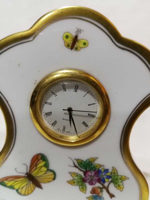 HEREND PORCELAIN HANDPAINTED QUEEN VICTORIA TABLE CLOCK 8085-0-00/VBO