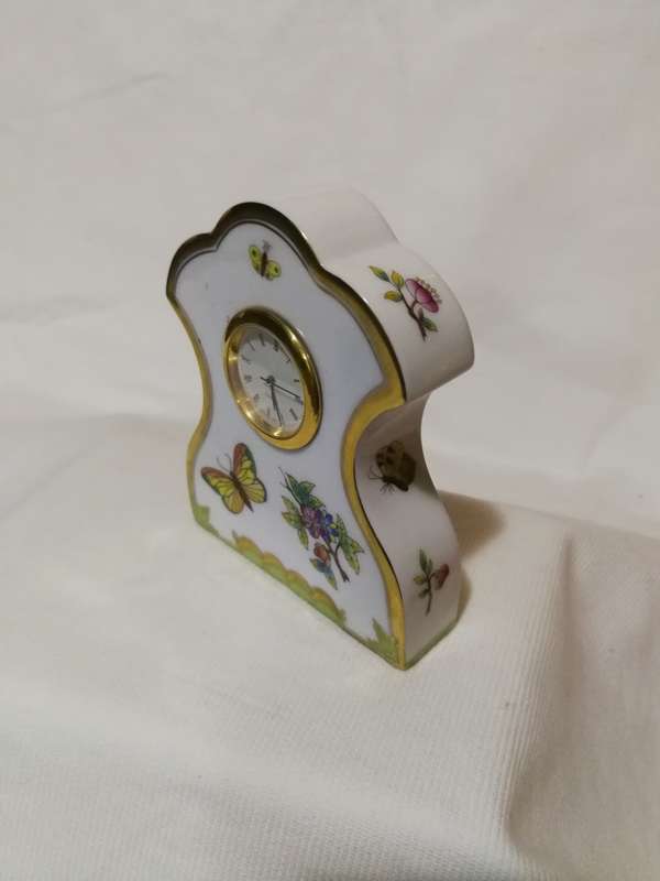 HEREND PORCELAIN HANDPAINTED QUEEN VICTORIA TABLE CLOCK 8085-0-00/VBO