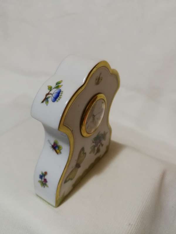 HEREND PORCELAIN HANDPAINTED QUEEN VICTORIA TABLE CLOCK 8085-0-00/VBO