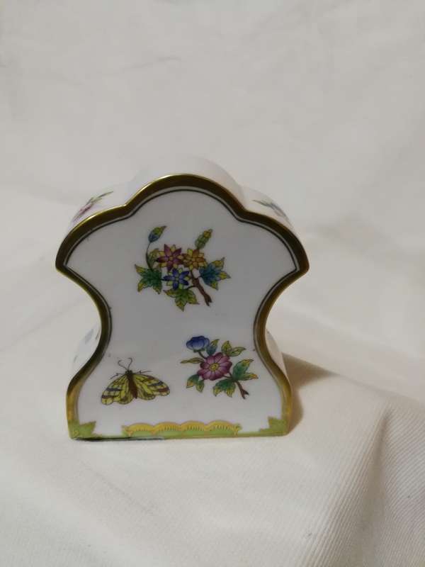 HEREND PORCELAIN HANDPAINTED QUEEN VICTORIA TABLE CLOCK 8085-0-00/VBO