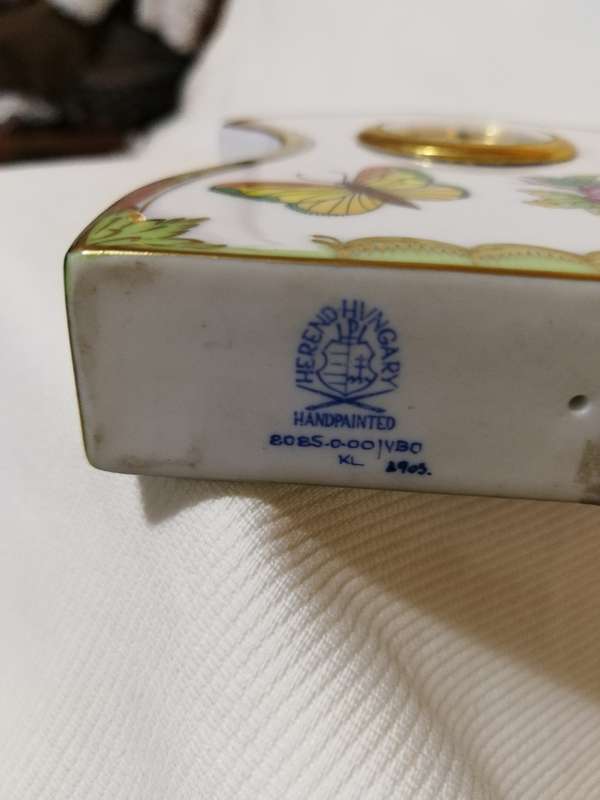 HEREND PORCELAIN HANDPAINTED QUEEN VICTORIA TABLE CLOCK 8085-0-00/VBO