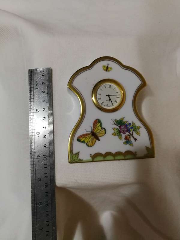 HEREND PORCELAIN HANDPAINTED QUEEN VICTORIA TABLE CLOCK 8085-0-00/VBO
