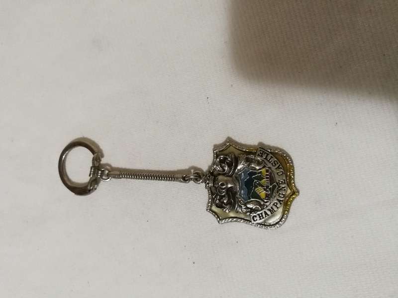 Champagne Castle Drakensburg Vintage key Ring- Rare