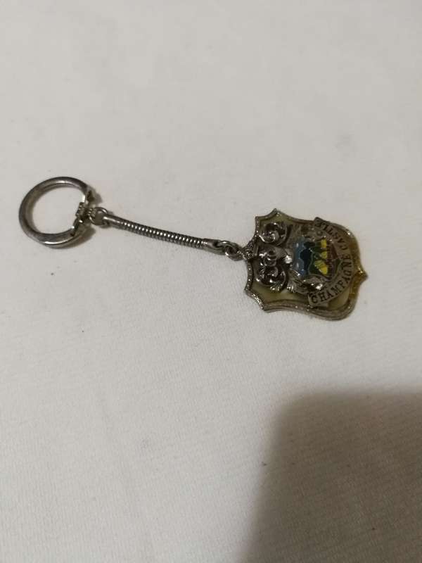 Champagne Castle Drakensburg Vintage key Ring- Rare
