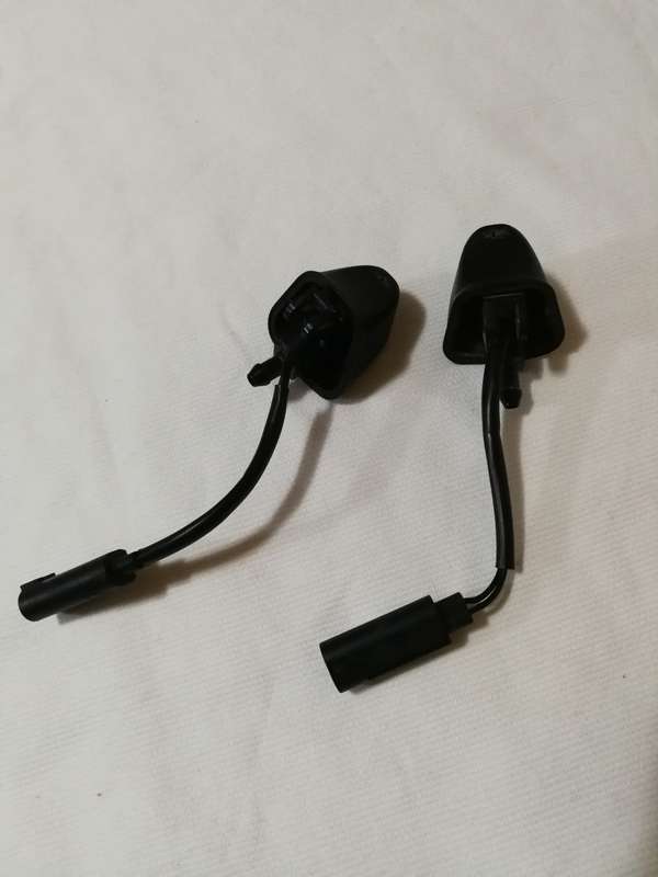 BMW E90 Windshield Heated Washer Sprayer Nozzle Jet 61667046060- Pair