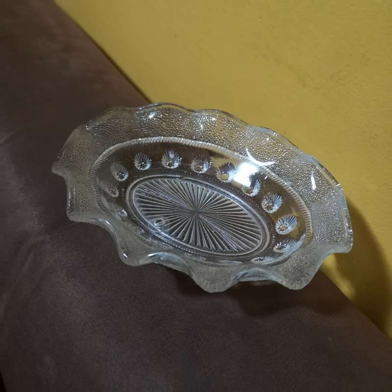 VINTAGE SOAP DISH CLEAR GLASS RUFFLED TRINKET MID CENTURY VICTORIAN BATH DECOR