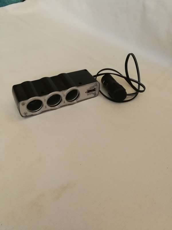 Triple Socket car expansion power sockets with 1 USB charging port