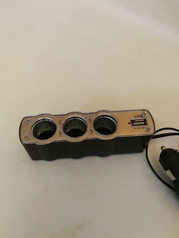Triple Socket car expansion power sockets with 1 USB charging port
