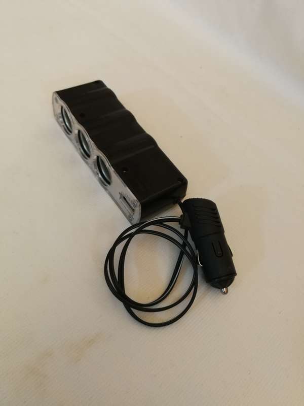 Triple Socket car expansion power sockets with 1 USB charging port