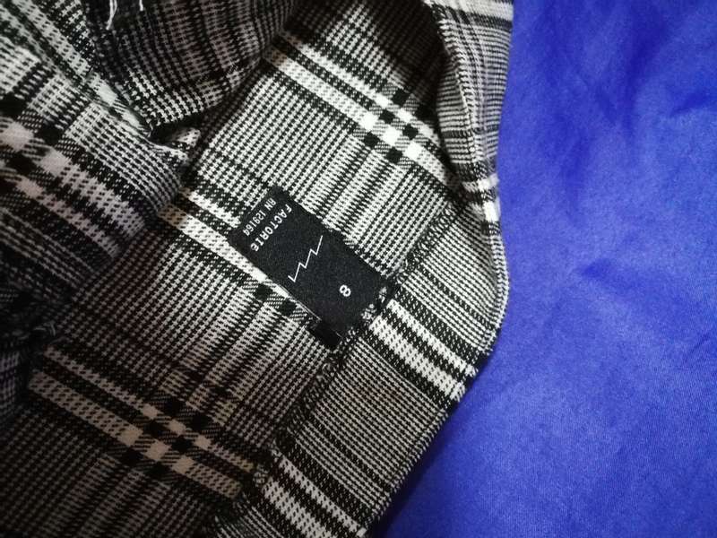 Super cute plaid tartan a-line mini skirt w zips in grey!