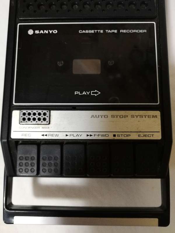 Sanyo Cassette Player/ Recorder in casing- Vintage